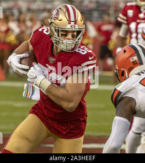 Santa Clara, California, USA. Il 7 ottobre, 2019. San Francisco 49ers stretta estremità Dwelley Ross (82) Lunedì, 7 ottobre 2019, a Levis Stadium di Santa Clara, California. Il 49ers sconfitto il Browns 31-3. Credito: Al di Golub/ZUMA filo/Alamy Live News Foto Stock