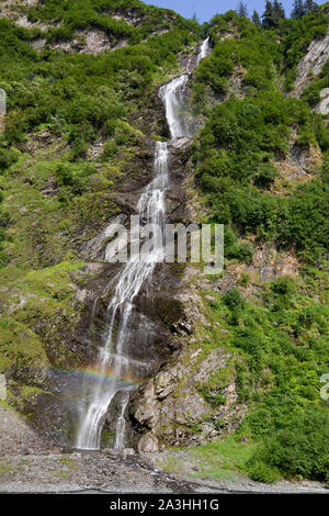 Bridal Veil Falls in Keystone Canyon lungo la Richardson Highway vicino a Valdez Alaska. Foto Stock