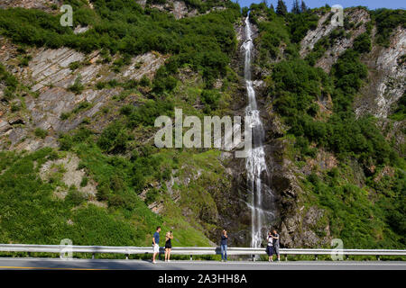 Bridal Veil Falls in Keystone Canyon lungo la Richardson Highway vicino a Valdez Alaska. Foto Stock