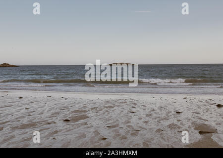 Spiaggia di sabbia al tramonto in una fresca caduta giornata al Parco Nazionale di Acadia in isola di Mount Desert, Maine. Foto Stock