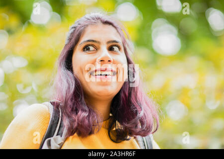 Giovane donna ridere Foto Stock