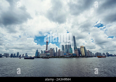 Vista della città di Shaghai dal fiume Foto Stock