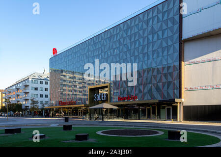 La facciata del recentemente rinnovato centro commerciale chiamato Söder (ex Söderpunkten) a Helsingborg, Skåne, Svezia. Foto Stock