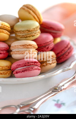 French macarons macro shot in fuoco selettivo per il testo su lay Foto Stock