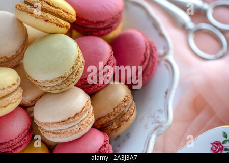 Selezione della lingua francese macarons vicino fino oltre il colpo alla testa Foto Stock