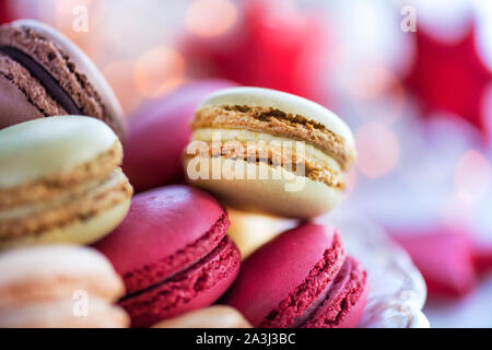 Piuttosto il Natale macarons messa a fuoco selettiva del testo sopra i laici Foto Stock