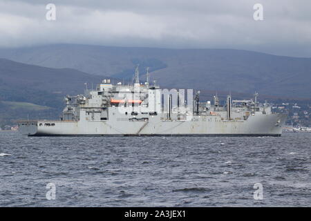 USNS William McLean (T-AKE-12), un Lewis e Clark-secco classe nave da carico azionato dal Navy US, off Greenock durante l'esercizio comune della Warrior 19-2. Foto Stock