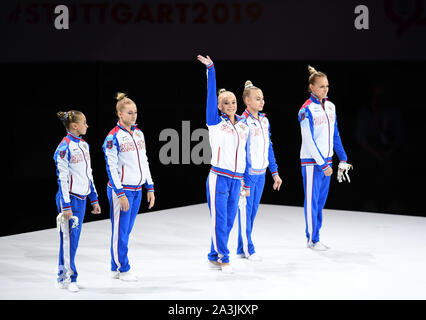 Stuttgart, Germania. 8 Ott, 2019. Team Russia line up prima delle Donne Squadra Finale del 2019 figura di Ginnastica Artistica Campionati del Mondo a Stoccarda, Germania, Ottobre 8, 2019. Credito: Lu Yang/Xinhua/Alamy Live News Foto Stock