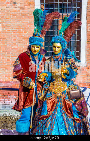 Venezia, Italia - FEB 26 : i partecipanti a Venezia il Carnevale di Venezia , Italia il 26 febbraio 2019. Il Carnevale di Venezia è famosa nel mondo per la sua elabo Foto Stock