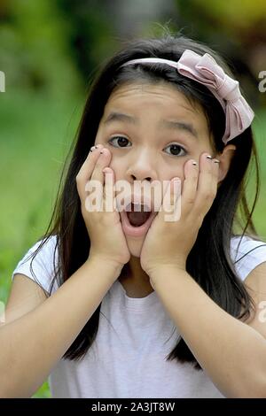 Una ragazza ha sorpreso la gioventù Foto Stock