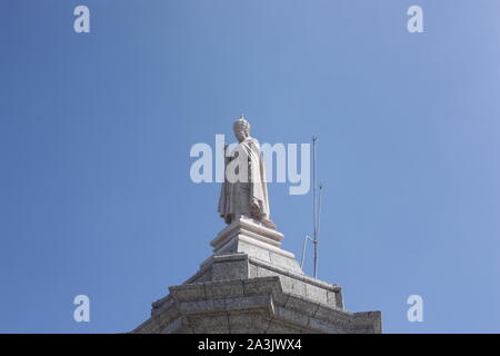 Guimaraes, Portogallo - La statua di Pio IX sulla sommità del monte Penha Foto Stock