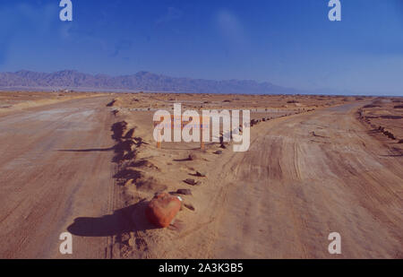 Nel deserto del Sinai: le dune di sabbia al Parco Nazionale di Nabq tra Sharm el Sheik e Dahab in Egitto Foto Stock