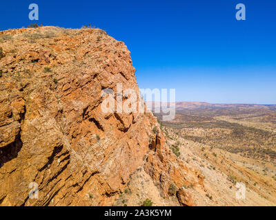 Vista aerea del Simpsons Gap e circonda nel Territorio del Nord, l'Australia. Foto Stock