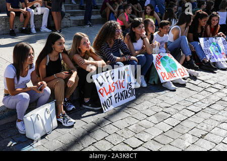 27/09/2019. Azione per il clima la settimana. Il venerdì per il futuro. Sciopero della scuola per il clima. Il cambiamento climatico protesta in Roma, Italia. Foto Stock