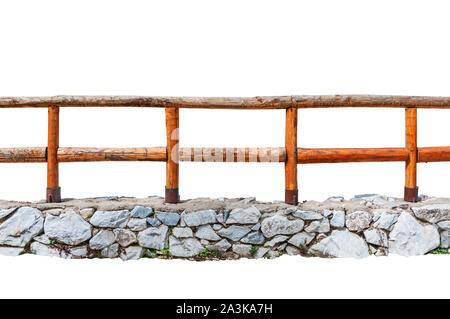 Staccionata in legno su un muro di pietra isolati su sfondo bianco Foto Stock