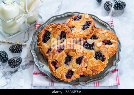 Mini blackberry bakewell crostate Foto Stock