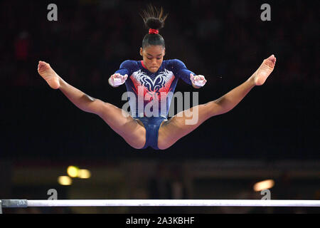 Melanie DE JESUS DOS SANTOS (FRA), azione sulle barre irregolari, Donne Squadra Finale, Donne Squadra finali, Ginnastica Campionati del Mondo 2019 a Stoccarda da 04.10-13.10.2019, Hans Martin Schleyer Halle, 49FIG ginnastica artistica Campionati del mondo. | Utilizzo di tutto il mondo Foto Stock