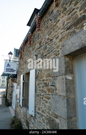 Roscoff, Finisterre / Francia - 21 agosto 2019: il museo del celebre cipolla Johnnies in Roscoff nel nordovest della Bretagna Foto Stock