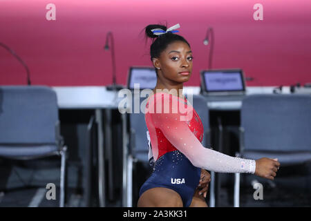 Stuttgart, Germania. 8 Ott, 2019. Simone Biles (USA) ginnastica artistica : Il 2019 ginnastica artistica Campionati del Mondo, donne squadra in corrispondenza alla Hanns-Martin-Schleyer-Halle a Stoccarda in Germania . Credito: Giovanni Osada AFLO/sport/Alamy Live News Foto Stock