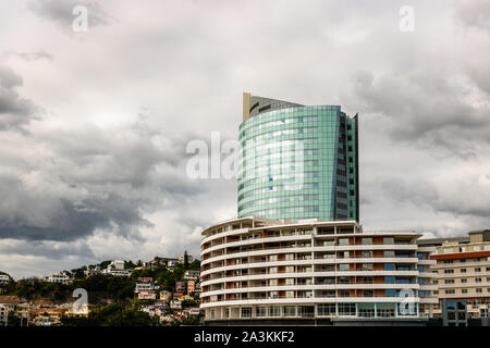 Centro business Pointe Simon, Lumina Tower e Simon Hotel a Fort-de-France, Martinica, 2019. Foto Stock