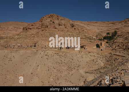 Rovine di granai di Douiret,distretto di Tataouine,Tunisia, Nord Africa Foto Stock