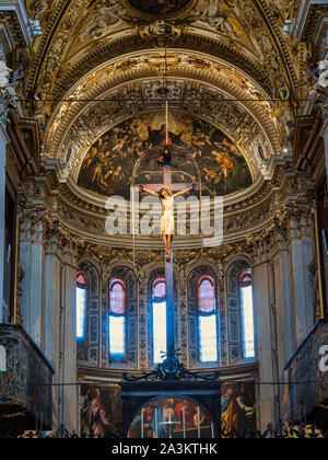 Crocifisso in La principale modifica della chiesa di Santa Maria Maggiore a Bergamo Bergamo alta. Foto Stock