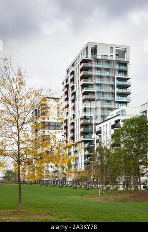 Case sul Toulouser Allee, Quartier Central, quartiere Derendorf, le torri residenziali Pandion Le Grand Tower e Ciel et Terre, Duesseldorf Nord Reno Foto Stock