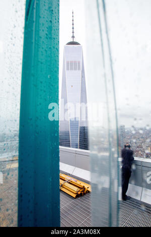 Il World Trade Center 1 a.k.a. Torre di libertà quasi finito, tredici anni dopo gli attentati terroristici che hanno abbattuto il World Trade Center uno e due. Foto Stock