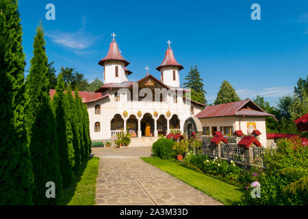 Crasna, Prahova, Romania - 21 Luglio 2019: vista anteriore del monastero Crasna vicino Izvoarele, Prahova. Foto Stock