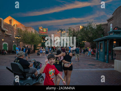 Orlando, Florida. Settembre 27, 2019. Bel bambino godendo gli studios di Hollywood theme park. Foto Stock