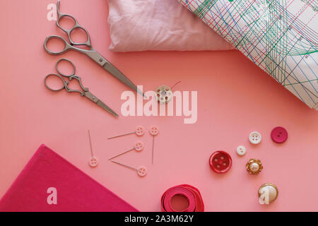 Cucire studio composizione in rosa Foto Stock