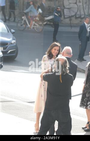 Madrid Spagna; 09/10/2019.- Queen Letizia assiste la Latna Teatro presso l'evento per la Giornata Mondiale della Salute Mentale 2019 accompagnato da María Luisa Carcedo Ministro della Sanità del Governo di SpainPhoto: Juan Carlos Rojas/Picture Alliance | Utilizzo di tutto il mondo Foto Stock