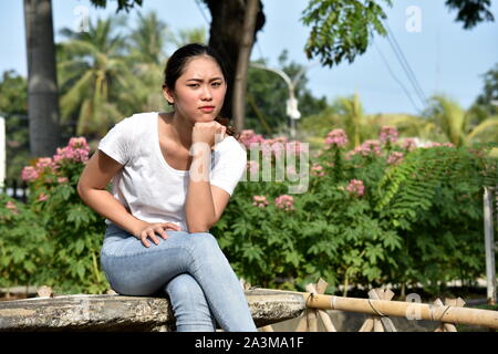 Una femmina asiatica decidere Foto Stock