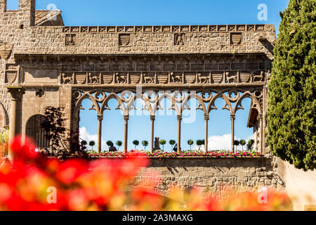 La loggia gotica del palazzo papale in San Lorenzo Piazza, nel centro storico di Viterbo, a nord del Lazio, Italia. Foto Stock