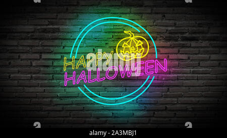 Coloratissima happy Halloween luminoso segno al neon per party con zucca spaventoso sul retro muro di mattoni in background. Foto Stock