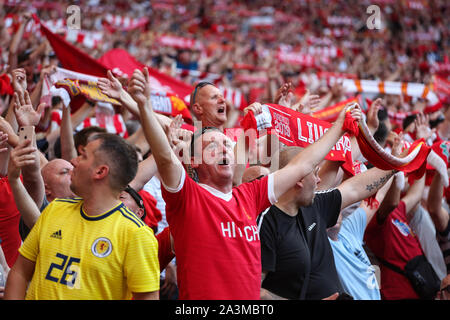 MADRID, Spagna - 01 giugno 2019: ventole Liverpools mostrato durante la finale di 2019/20 finale di UEFA Champions League. Foto Stock