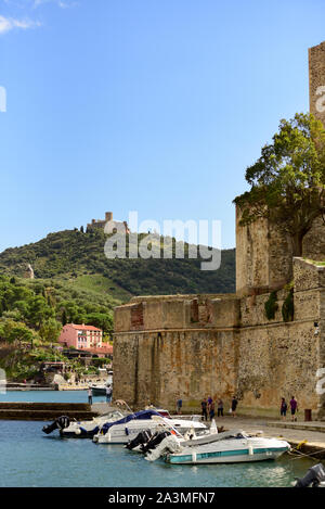 Colliure, francia : 2019 ottobre 06 : il castello reale della città turistica di Colliure in Occitania, Francia. Foto Stock