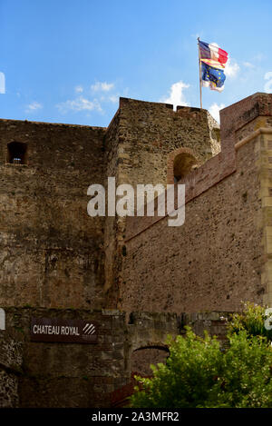 Colliure, francia : 2019 ottobre 06 : il castello reale della città turistica di Colliure in Occitania, Francia. Foto Stock