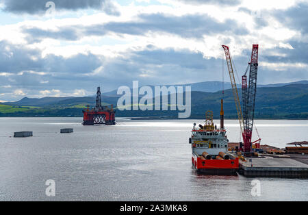 Dornoch,, Scozia - 28 Maggio 2019: Vista di piattaforme petrolifere in Dornoch bay Foto Stock