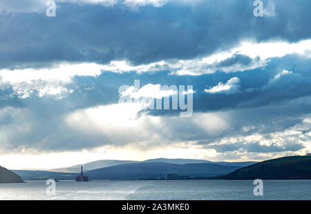 Dornoch,, Scozia - 28 Maggio 2019: Vista di piattaforme petrolifere in Dornoch bay Foto Stock