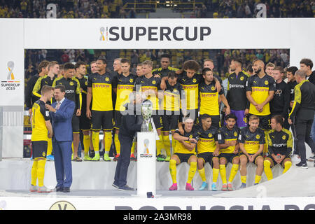 DORTMUND, Germania - Agosto 03, 2019: Borussia Dortmund squad nella foto durante la finale di 2019/20 supercoppa tedesca. Foto Stock