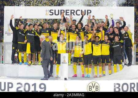 DORTMUND, Germania - Agosto 03, 2019: Borussia Dortmund squad nella foto durante la finale di 2019/20 supercoppa tedesca. Foto Stock