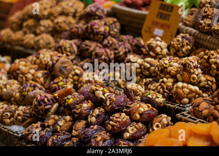 Dolci di stile turco sullo stand nel Bazaar delle Spezie Foto Stock