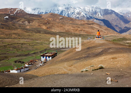 Statua di Buddha nel villaggio di Langza.in Himalaya Foto Stock