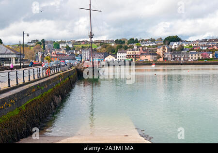 Vista di Kinsale dal porto, County Cork, Irlanda Foto Stock