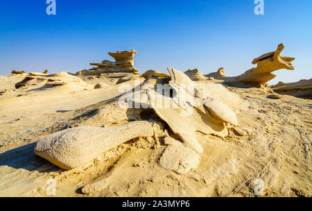 Formazioni di arenaria in Abu Dhabi desert negli Emirati Arabi Uniti Foto Stock