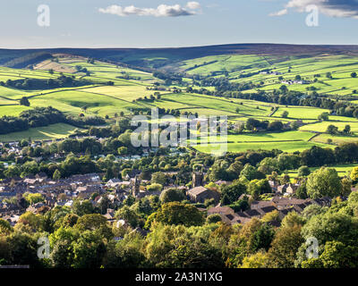 Ponte Pateley annidato in valle di Nidderdale North Yorkshire, Inghilterra Foto Stock