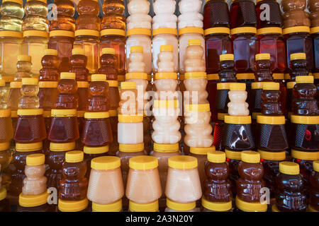 Un sacco di vasi con naturale miele biologico Foto Stock