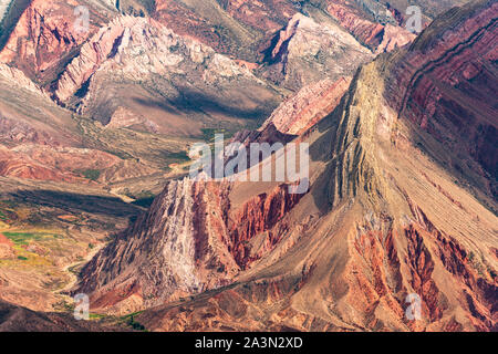 I Serranía de Hornocal sono una serie di montagne situate a 25 chilometri (16 mi) dalla città di Humahuaca nella provincia argentina di Jujuy. Foto Stock