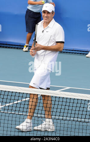 DELRAY Beach, FL - novembre 08: ospitano oggi Matt Laurer partecipare al Chris Evert/Raymond James Pro-Celebrity classico del tennis a Delray Beach Tennis Center il 8 novembre 2009 in Delray Beach, Florida Persone: Matt Lauer Foto Stock